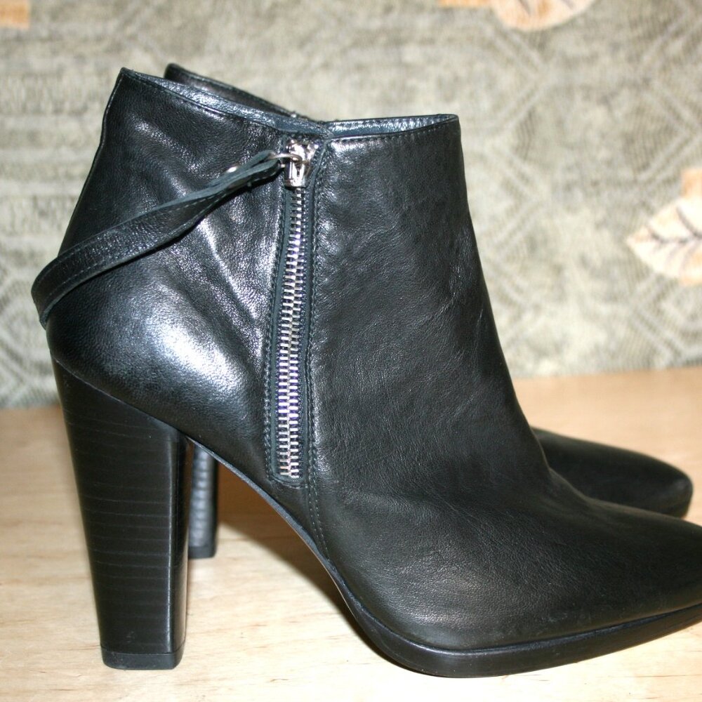 Stuart Weitzman Black Leather Booties Heels 8 M